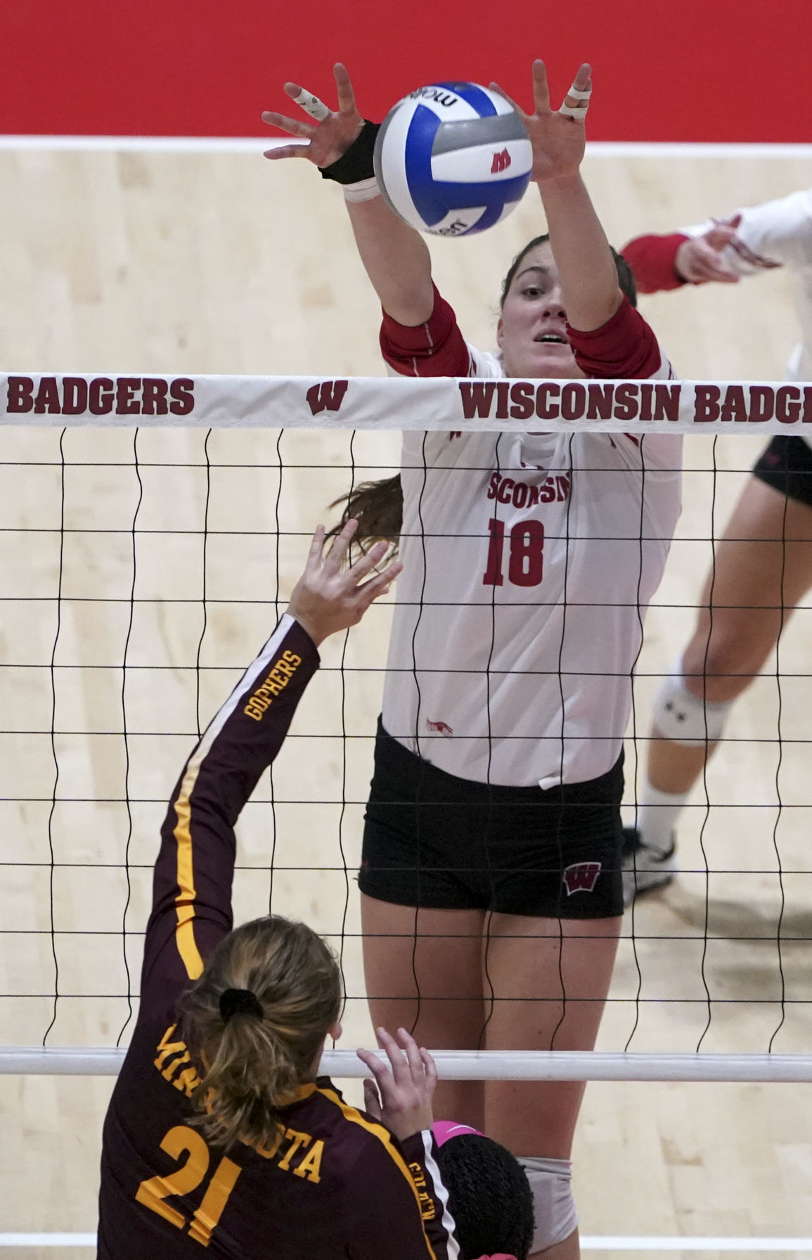 2019-10-13-UW vs MN Volleyball 02-10132019172053